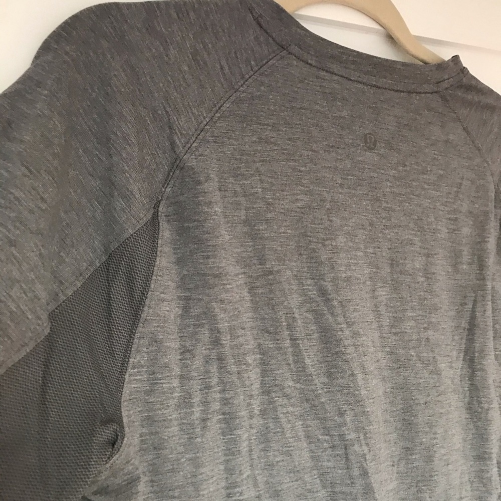 Men’s lululemon Short Sleeve Grey Training Tee M